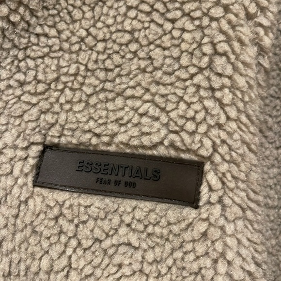 Sold ESSENTIALS - FEAR OF GOD
2022 Polar Fleece Half Zip Hoodie
Size M/L - Picture 9 of 11